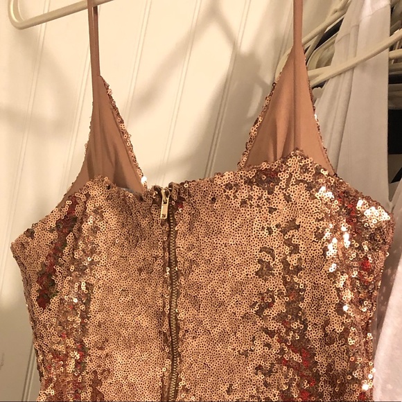 MIND CODE || Metallic gold fitted dress - Picture 5 of 7